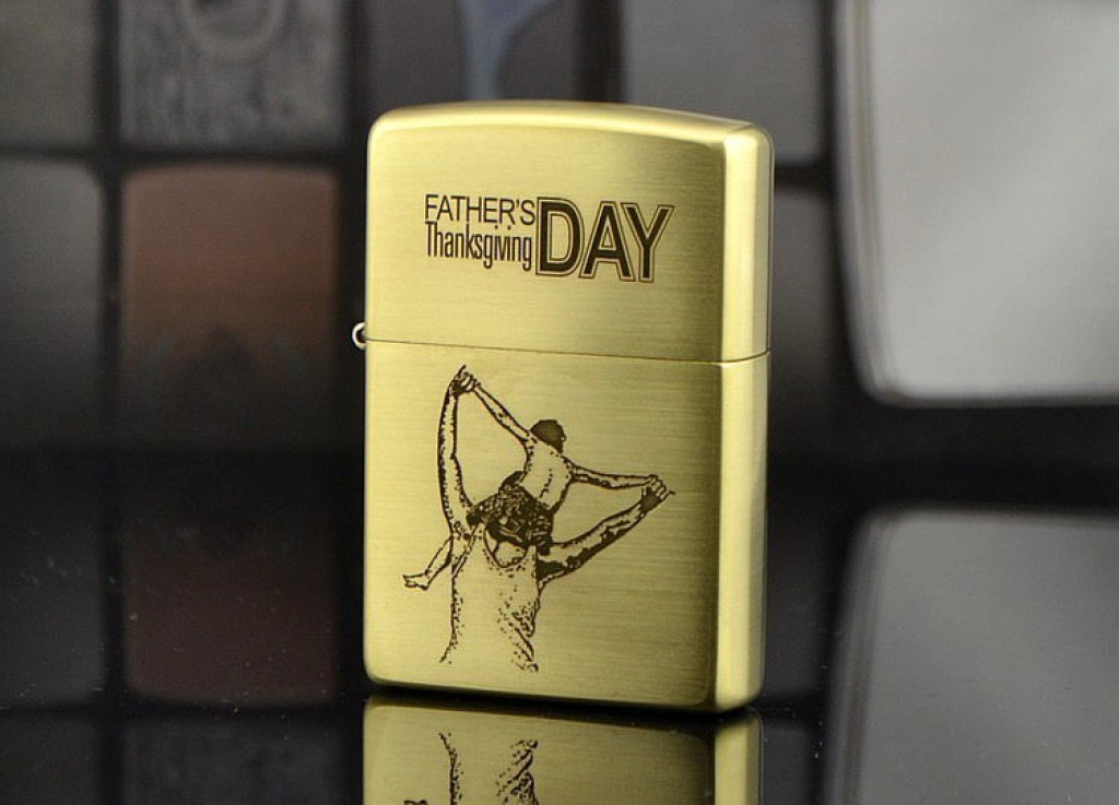Zippo Chính Hãng Đồng Bóng Khắc Hình Người Cha Cõng Con Trai