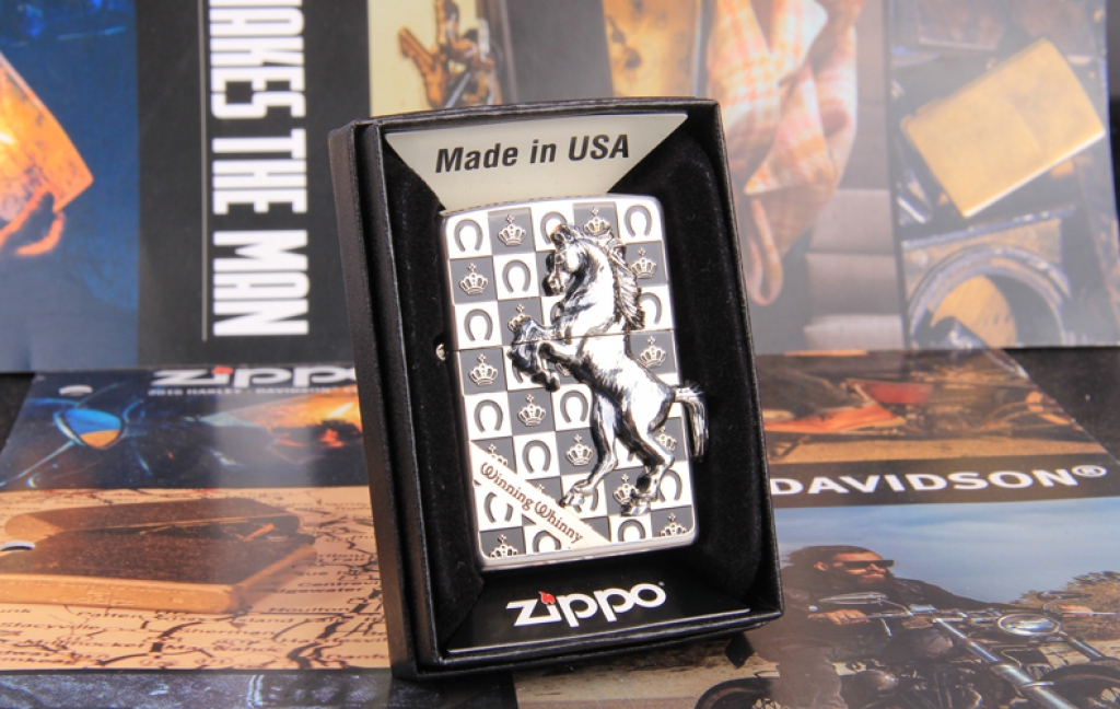 Zippo Chính Hãng Bạc Hình Ngựa Nổi Cùng Hoa Văn Móng