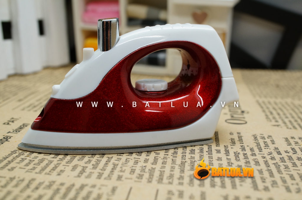 Bật lửa kiểu dáng hình chiếc bàn là dễ thương