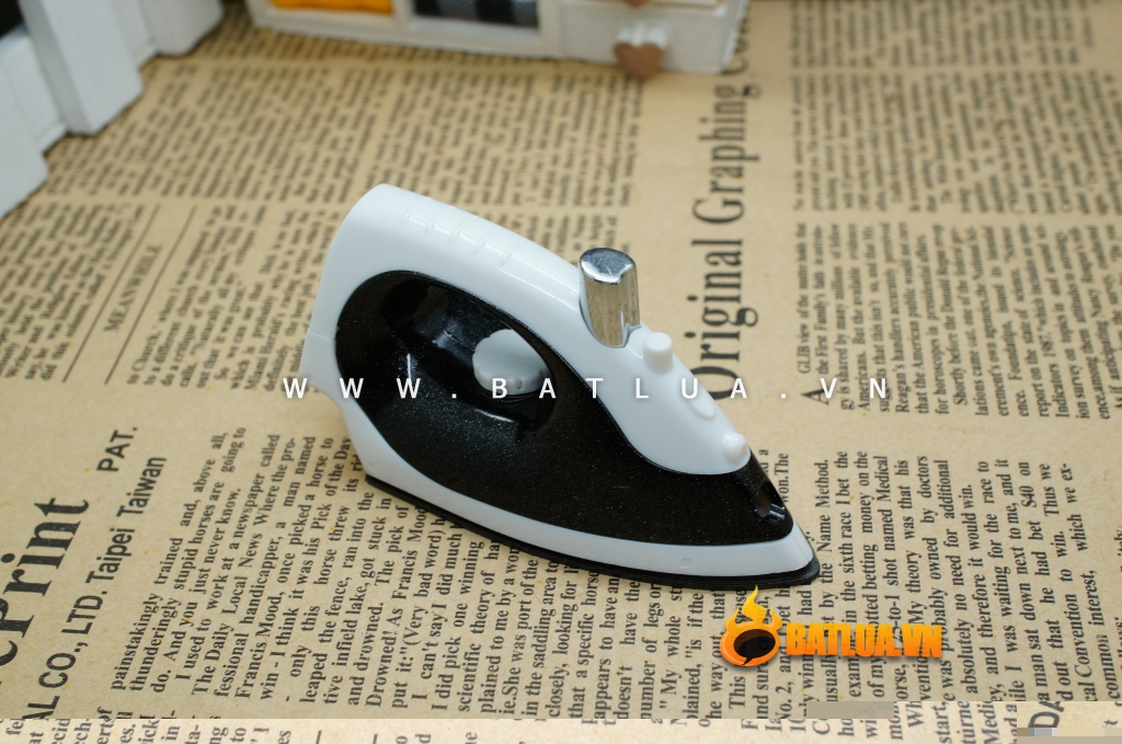 Bật lửa kiểu dáng hình chiếc bàn là dễ thương