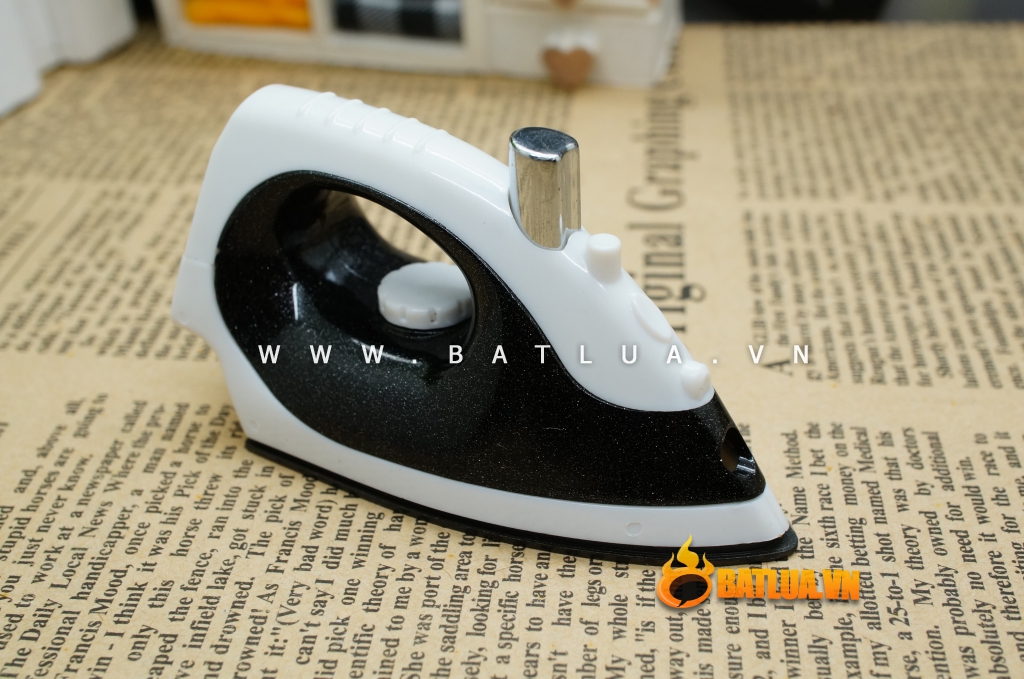 Bật lửa kiểu dáng hình chiếc bàn là dễ thương
