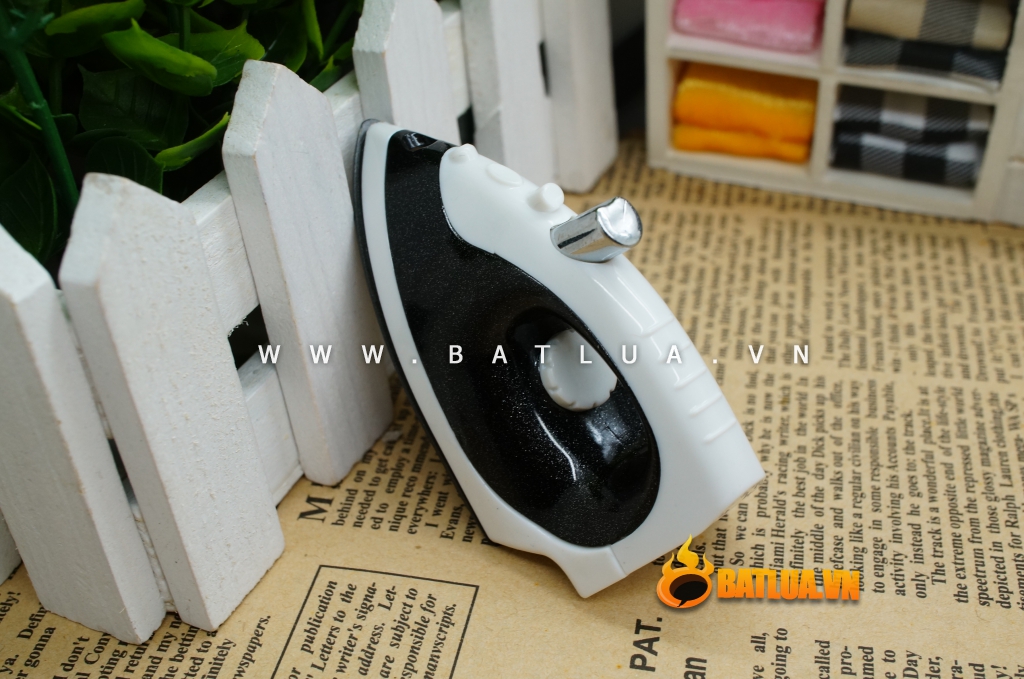 Bật lửa kiểu dáng hình chiếc bàn là dễ thương