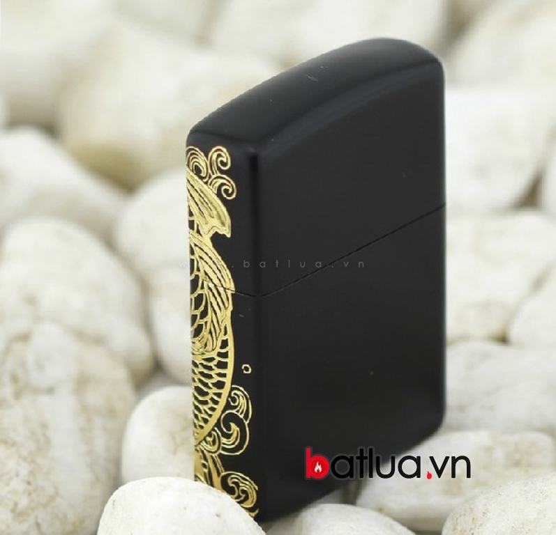 Bật lửa zippo đen in hoa văn cá chép
