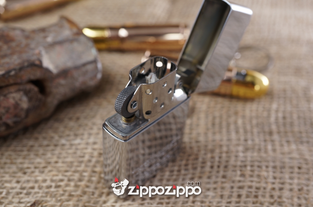 Bật lửa Zippo Cổ Fance 98 ốp nổi ( sản xuất năm 1997)