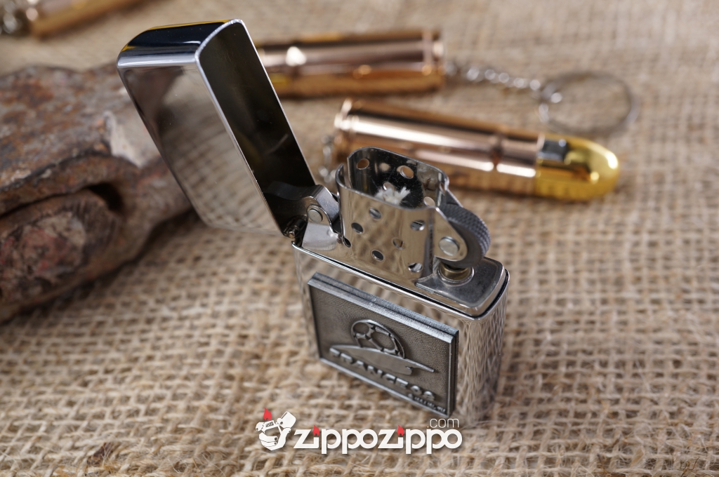 Bật lửa Zippo Cổ Fance 98 ốp nổi ( sản xuất năm 1997)