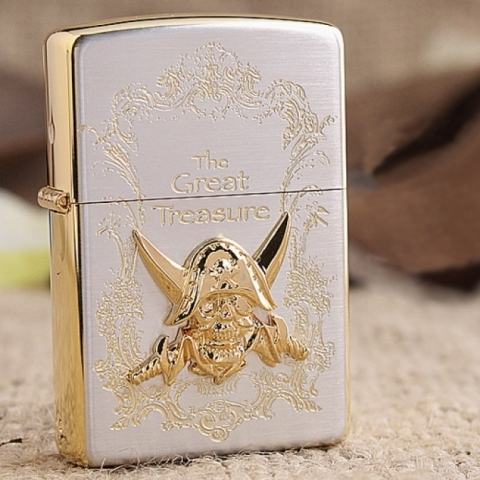 Bật lửa Zippo mạ vàng khắc biểu tượng cướp biển