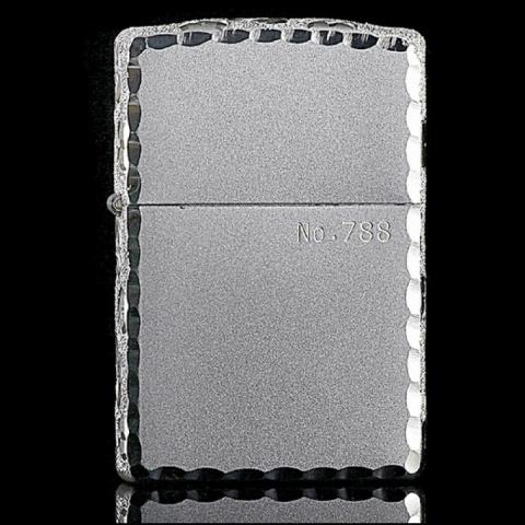 Bật lửa Zippo phiên bản Original khắc cỏ 4 lá bao quanh Ver 1